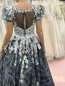 Fotos von der European Bridal Week in Essen - Hochzeitskleid - schwarz weiß
