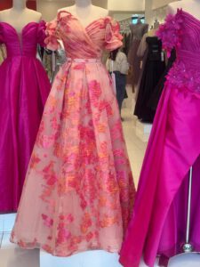 neuste-modetrends-aus-istanbul-brautkleider-und-festkleider-2025 (14)