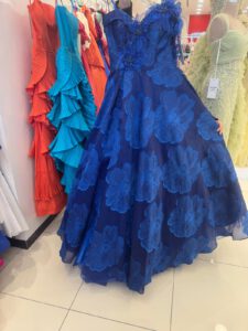 neuste-modetrends-aus-istanbul-brautkleider-und-festkleider-2025 (16)