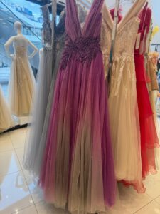 neuste-modetrends-aus-istanbul-brautkleider-und-festkleider-2025 (18)