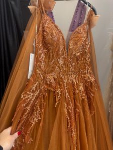 neuste-modetrends-aus-istanbul-brautkleider-und-festkleider-2025 (19)