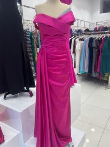 neuste-modetrends-aus-istanbul-brautkleider-und-festkleider-2025 (21)