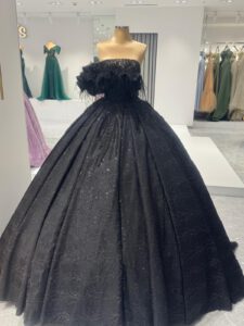 neuste-modetrends-aus-istanbul-brautkleider-und-festkleider-2025 (23)
