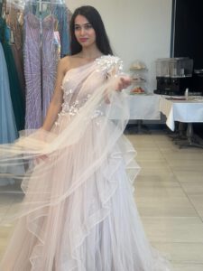 neuste-modetrends-aus-istanbul-brautkleider-und-festkleider-2025 (4)