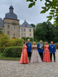 schuetzenfestkleider-aus-neuss-fuer-korschenbroich-nahe-moenchengladbach (2)