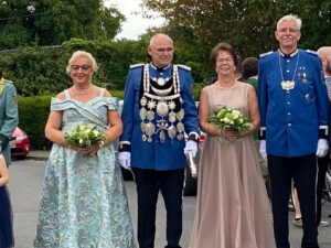 schuetzenfestkleider-aus-neuss-fuer-korschenbroich-nahe-moenchengladbach (7)