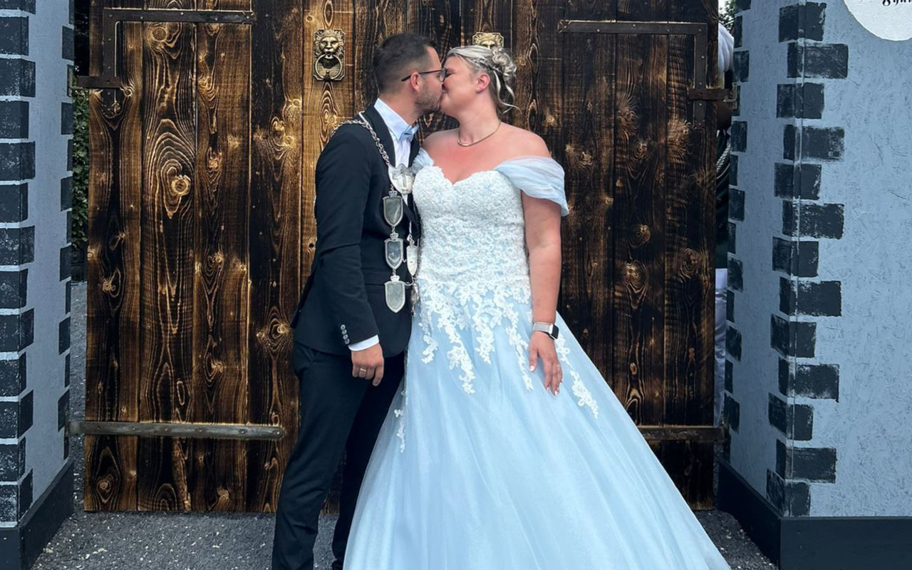 schuetzenfest-schelsen-moenchengladbach-2025-koeniginnenkleid-1