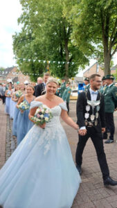 schuetzenfest-schelsen-moenchengladbach-2025-koeniginnenkleid-3