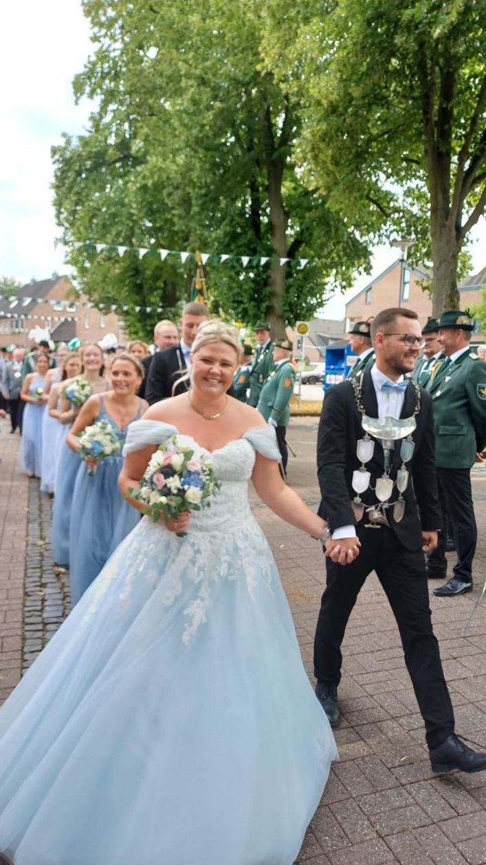 schuetzenfest-schelsen-moenchengladbach-2025-koeniginnenkleid-3