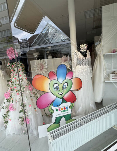 Gerrys-brautmode-und-festmode-schaufenster-zurr-landesgartebschau-2026 (4)