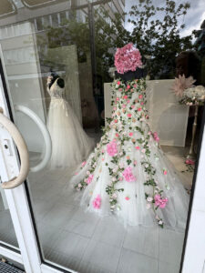 Gerrys-brautmode-und-festmode-schaufenster-zurr-landesgartebschau-2026 (5)