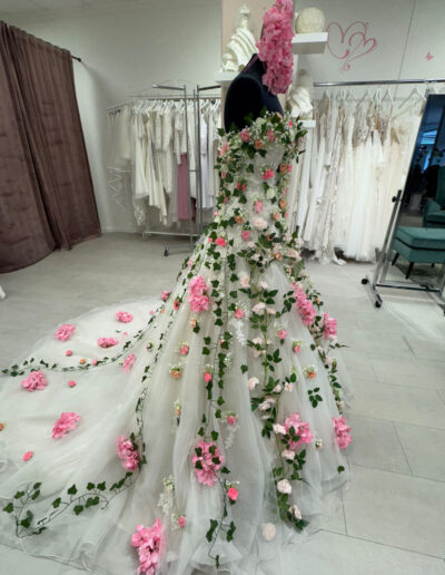 Gerrys-brautmode-und-festmode-schaufenster-zurr-landesgartebschau-2026 (6)