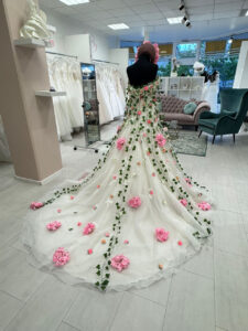 Gerrys-brautmode-und-festmode-schaufenster-zurr-landesgartebschau-2026 (7)