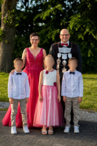 Schützenfest 2026 in Hastenrath: Schützenkönigin im Magenta-Kleid
